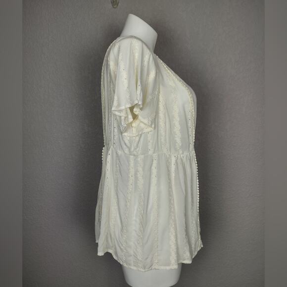 Torrid Ivory Eyelet Embroidered Blouse Size 1 - Picture 4 of 15
